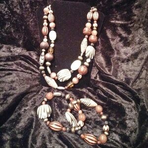 Premier Designs Zoology Necklace and Bracelet